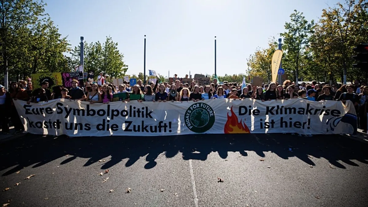 Almanya’da Protesto: Küresel ısınmaya karşı ciddi adımlar istediler